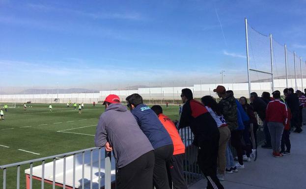 El Granada entrena en el día de Andalucía delante de su afición