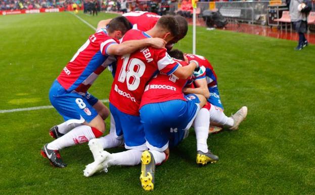 Antonio Puertas abre el cielo en un derbi bravo