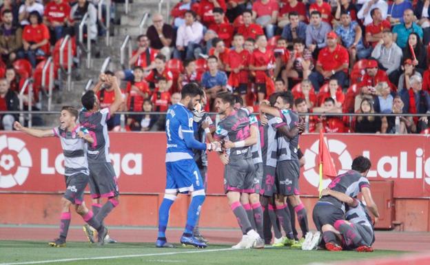 San Emeterio apareció para endulzar el ascenso con el empate