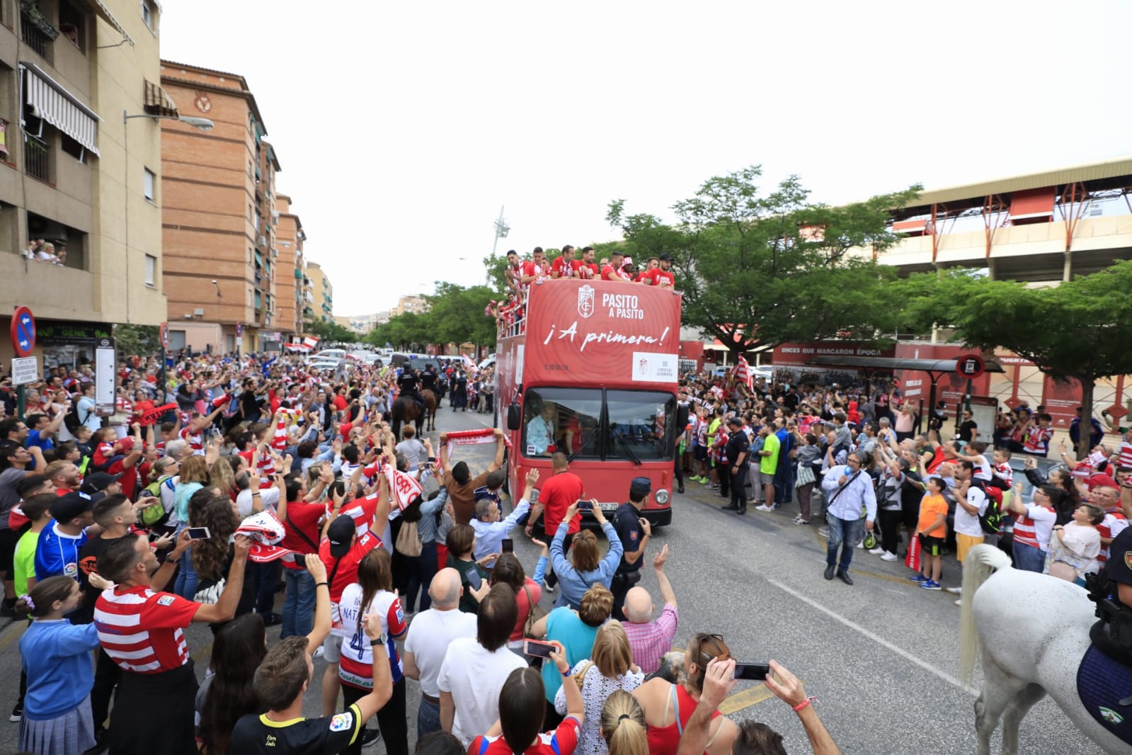 Espectaculares fotos y vídeos de un día histórico para Granada