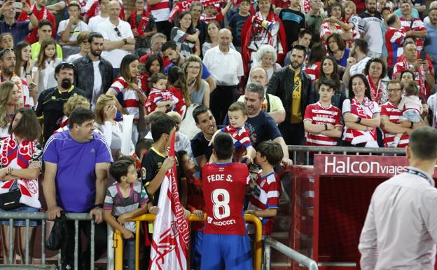 La emotiva despedida del Granada en Los Cármenes