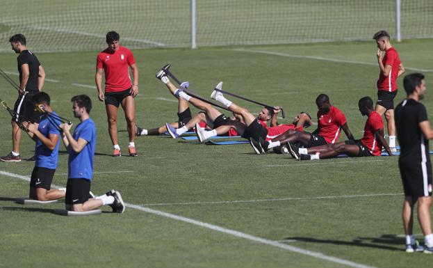 Suave sesión de recuperación tras el duelo ante el Jaén