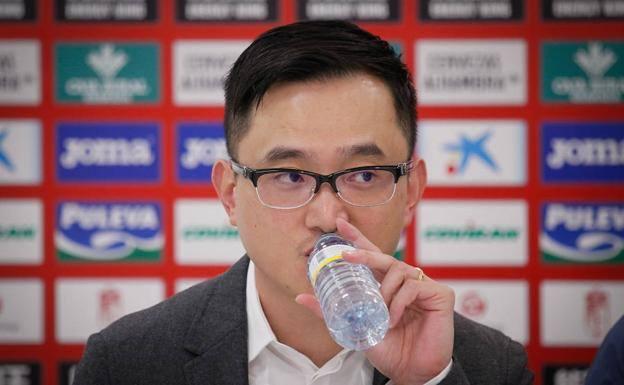 El expediente abierto por incumplir el control económico paraliza la inscripción de jugadores