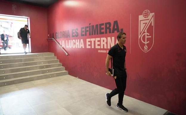 Lopetegui: «Todos los rivales del Granada sufrirán en Los Cármenes»