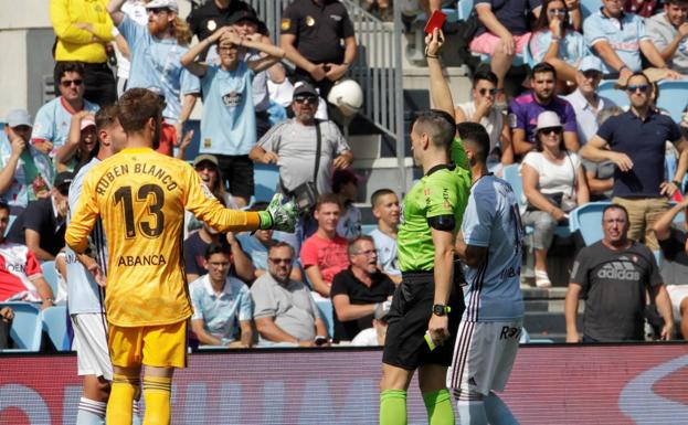 Prieto Iglesias expulsó a Jorge Sáenz y Fran Beltrán tras consultar el VAR