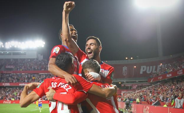 El Granada gana al Barcelona y se coloca líder de Primera