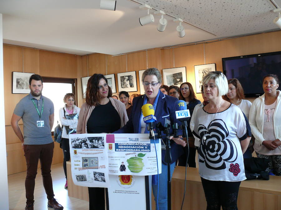 Una exposición fotográfica muestra el trabajo de las mujeres en la provincia de Granada