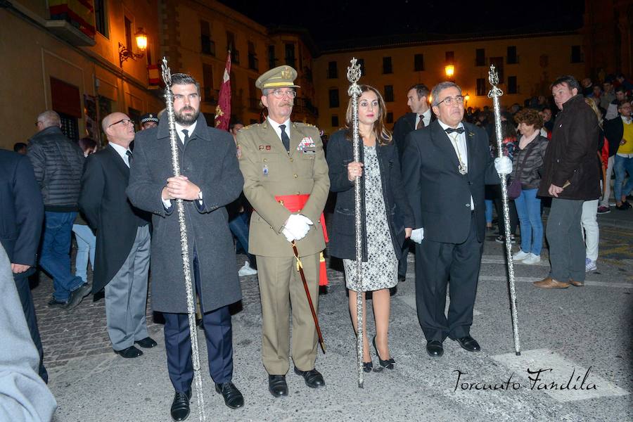 Miles de accitanos se echan a la calle para acompañar a la Virgen de las Angustias