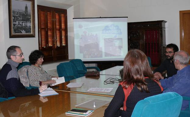 Los centros educativos de Guadix se interesan por el programa internacional 'Water explorer'