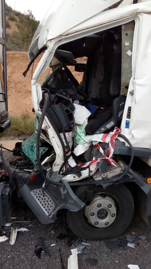 Accidente entre dos camiones en la A-92 a la altura de Purullena