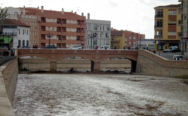La tormenta provoca riadas y la crecida del Río Guadix