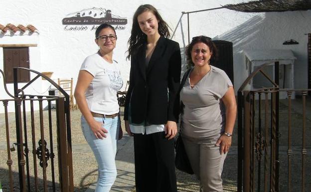 La revista Vogue Man Holanda elige las cuevas de Guadix y el Geoparque como escenario para uno de sus reportajes