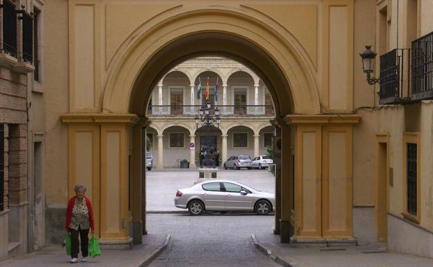 El Defensor del Pueblo advierte a Guadix por su «actitud entorpecedora» en la investigación sobre una emisora