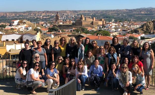 Empresarias de toda la provincia se dan cita en Guadix en un encuentro empresarial