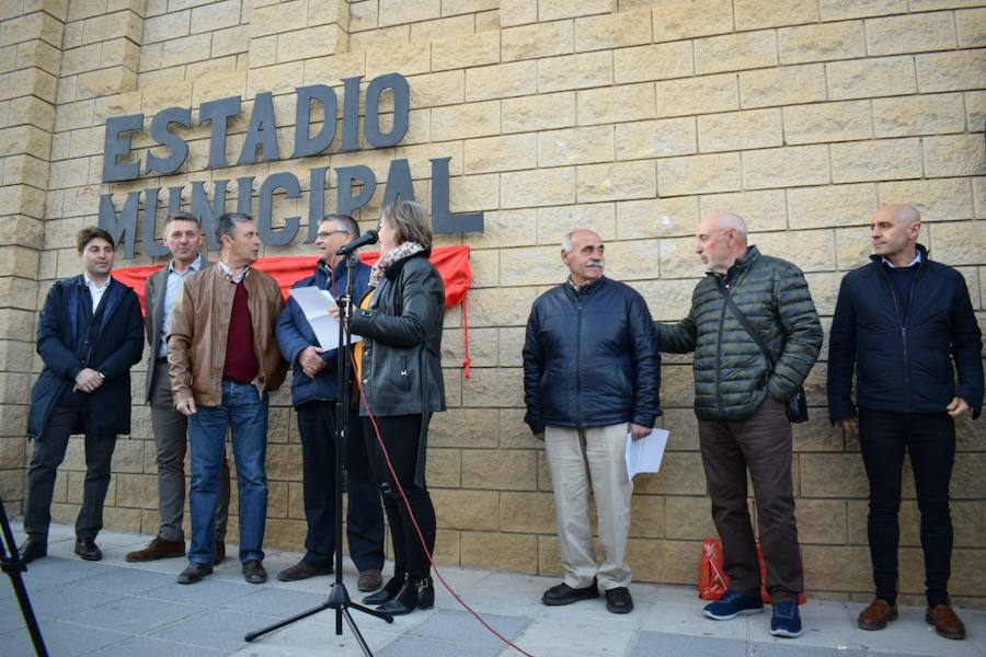 Guadix se vuelca con Pepe Poyatos y pone su nombre al estadio municipal