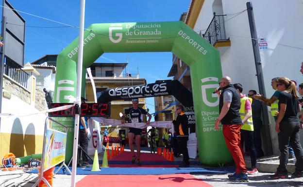 José Puertas y Graci Iañez vencen en el Reto 51x13 'Villa de la Peza'