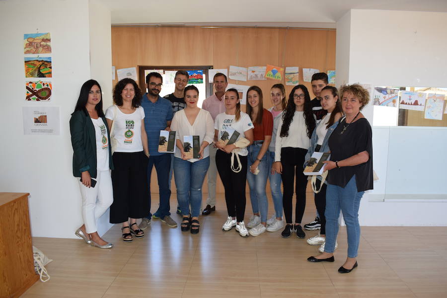 Guadix celebra el Día Mundial del Medio Ambiente con una exposición del concurso infantil 'Mi paisaje en el Geoparque de Granada'