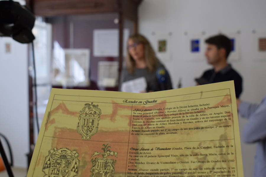 Guadix celebra el Día Internacional de los Archivos con la exposición 'Guadix, apellidos y escudos'