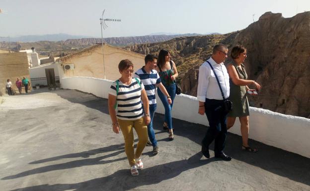 El alcalde de Guadix realiza una visita institucional a Bácor-Olivar