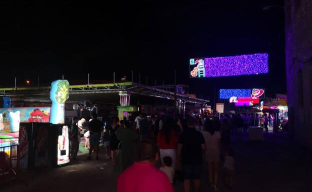 El ferial de Benalúa se queda sin electricidad durante dos horas el primer día de las fiestas de la Virgen del Carmen