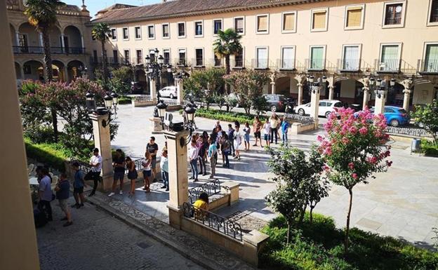 La superproducción que TVE rodará en la provincia provoca un aluvión de extras en Guadix