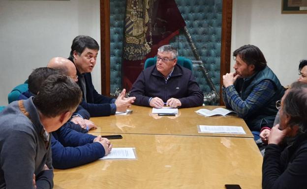 Comarca de Guadix por el Tren da a conocer el proyecto TEVAO entre los partidos políticos