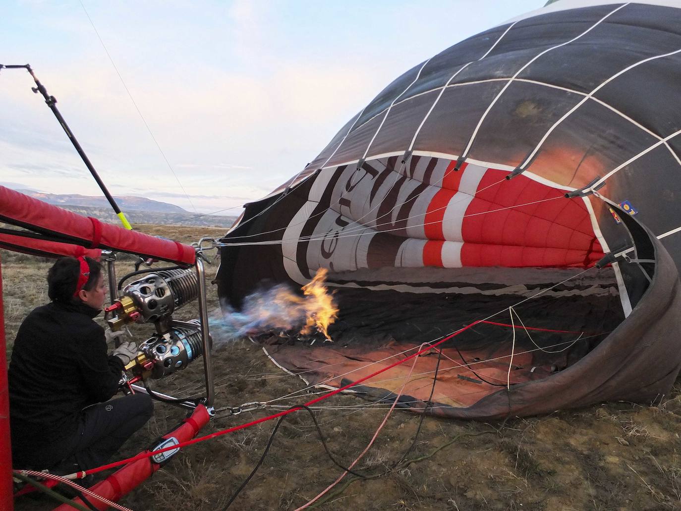 Espectaculares imágenes del XX Festival de Aerostación: globos sobre el Geoparque