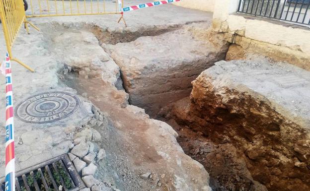 Descubren una puerta de la muralla medieval en las obras del barrio Latino