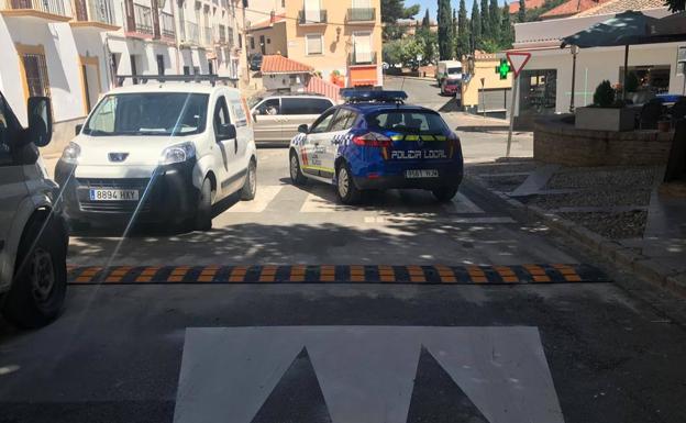 El Ayuntamiento de Guadix continúa con la instalación de badenes en diferentes zonas de la ciudad