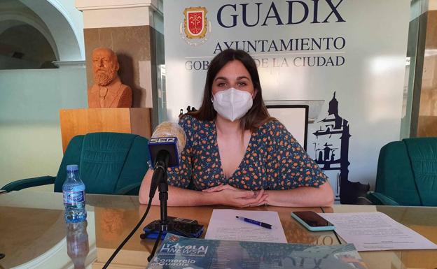 La concejalía de Comercio de Guadix elabora 10.000 manteles con publicidad del comercio accitano