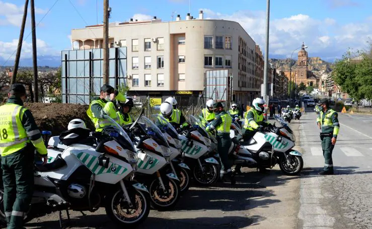 73 motoristas de la Guardia Civil recorren la provincia de Granada desde Guadix hasta Almuñécar