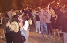 Un botellón masivo reúne a más de un centenar de jóvenes en Guadix