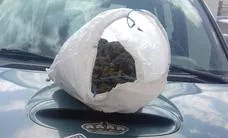 Dos investigados por arrojar un kilo de marihuana desde un coche tras saltarse un control en Guadix