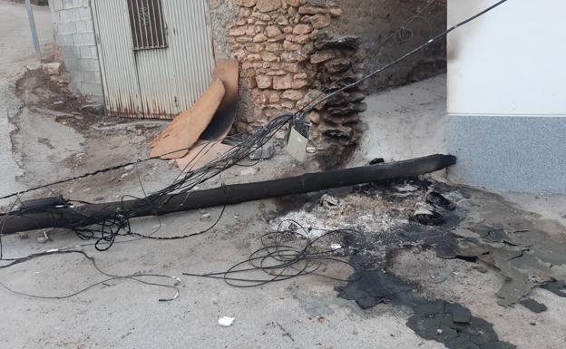 La quema de un contenedor en Purullena deja sin internet y teléfono a un barrio