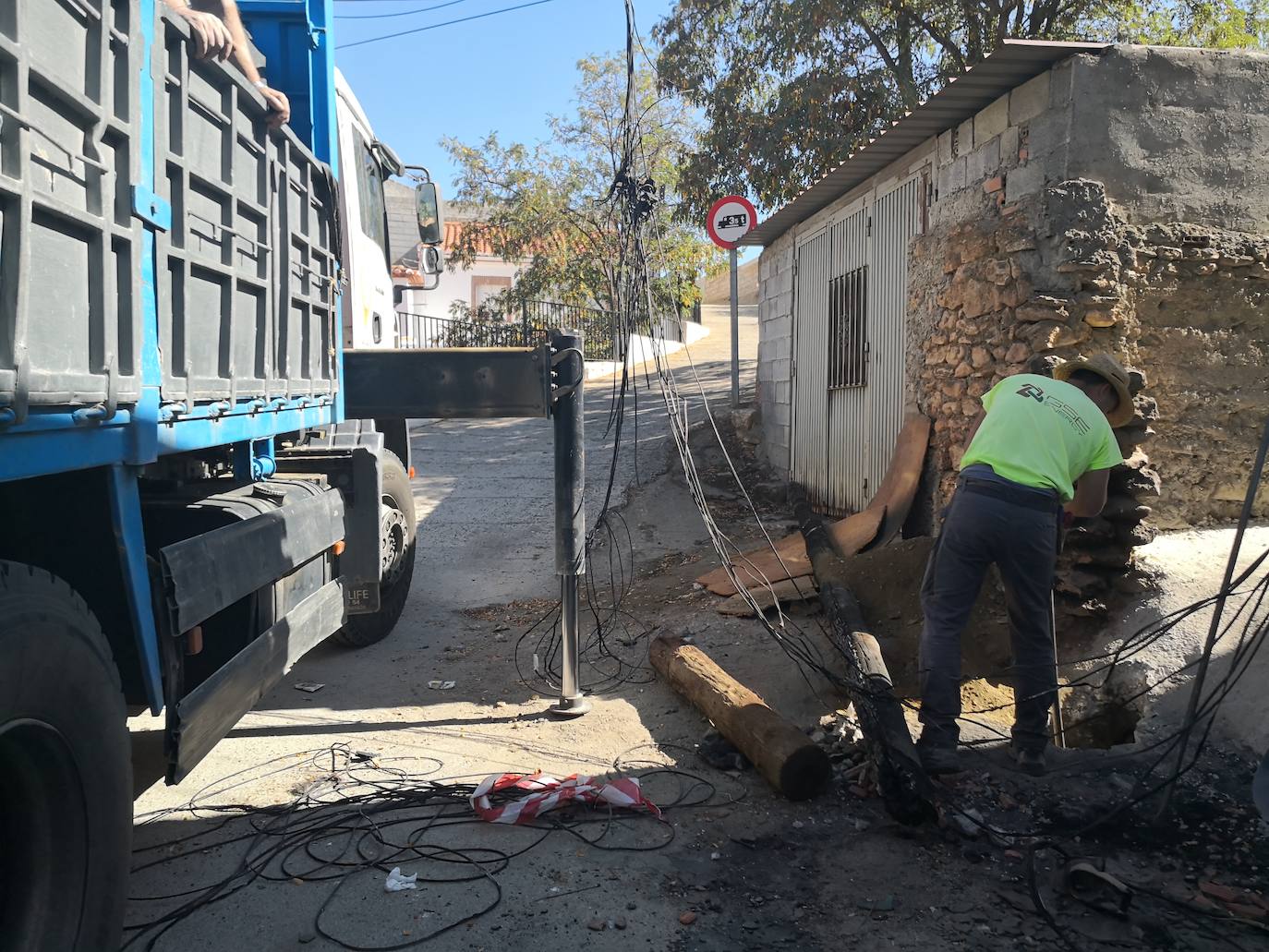 Los vecinos de Purullena afectados por el incendio en un poste recuperan internet tras 4 días