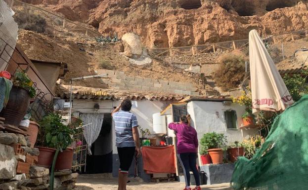 El Ayuntamiento de Beas de Guadix refuerza y delimita la zona del derrumbe