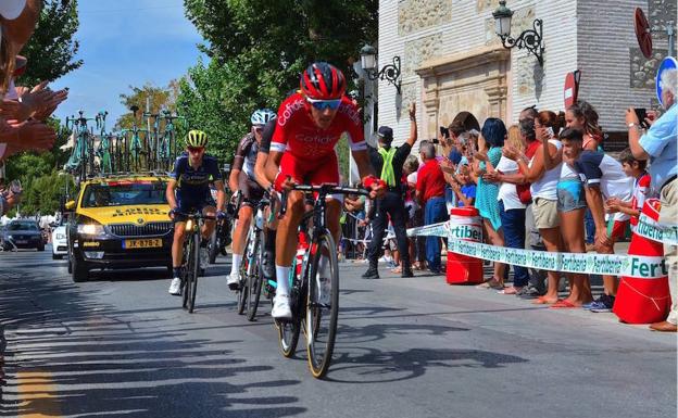 Huétor Vega goza con su minuto de gloria en la Vuelta a España