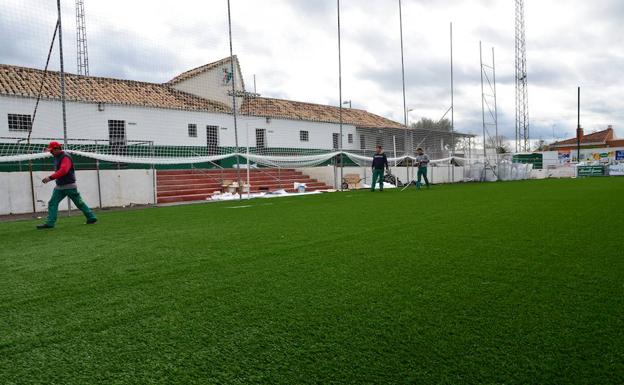 Huétor Vega: llega el esperado cambio de césped de Las Viñas