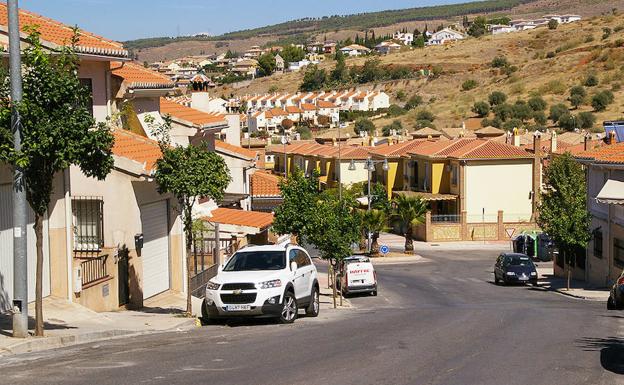 Un coche atropella a una mujer que caminaba por Huétor Vega