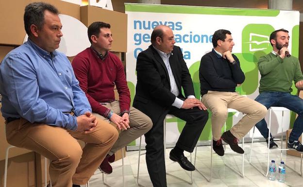 Juanma Moreno visita Huétor