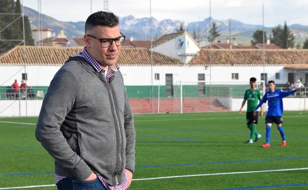 El CD Huétor Vega consuma el descenso: el sueño acaba tras dos temporadas en Tercera