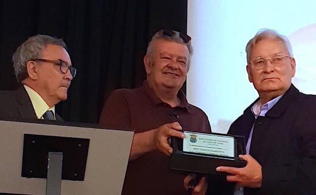 La Asociación de Vecinos de Huétor rinde homenaje a sus fundadores