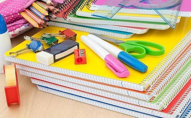 Huétor Vega ayuda con el material escolar a las familias desfavorecidas