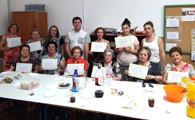 Los vecinos de Monachil aprenden inglés mientras los extranjeros se inician en el castellano
