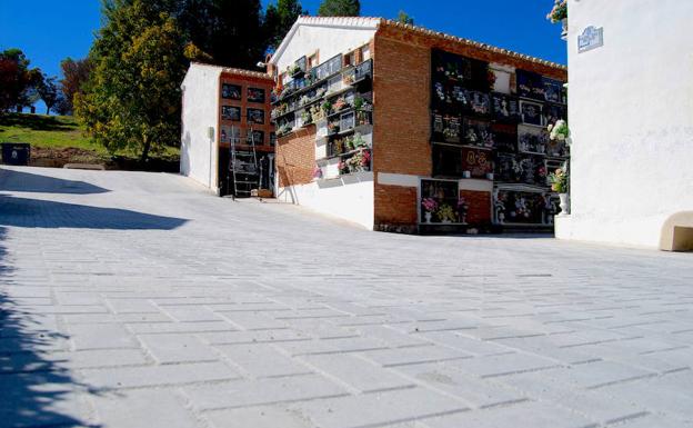 El Ayuntamiento de Huétor Vega adoquina el cementerio para eliminar barreras arquitectónicas