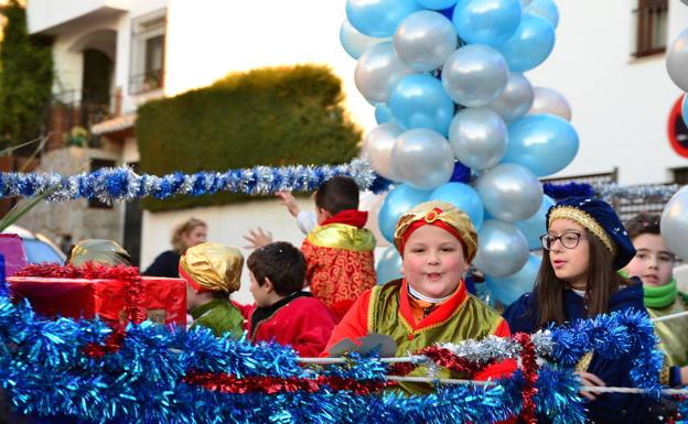Los niños de Huétor Vega volverán a acompañar a los Reyes Magos en las carrozas de la cabalgata