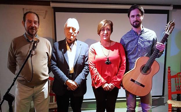 Más de 250 personas pasan por la peña La Parra de Huétor Vega en el «mes del flamenco»