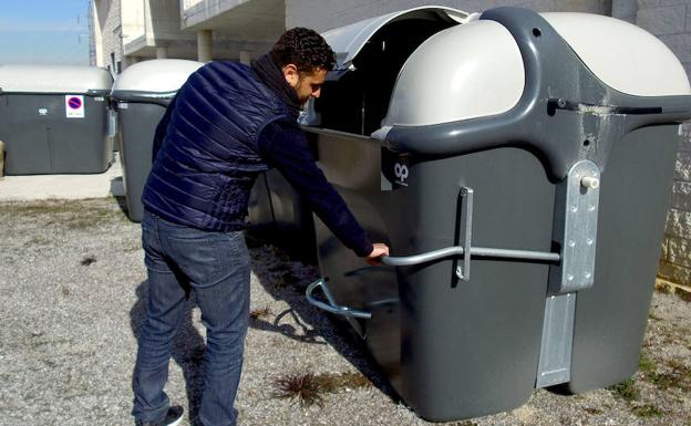 Así son los nuevos contenedores en Huétor Vega: cómodos para los vecinos y fáciles de mantener