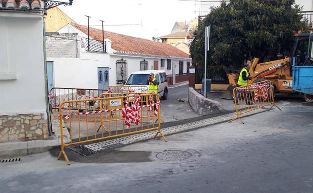 Emasagra renueva las redes en varias zonas de Huétor Vega