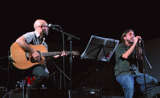 Quini Almendros e Ihmaele actúan esta noche en Huétor Vega